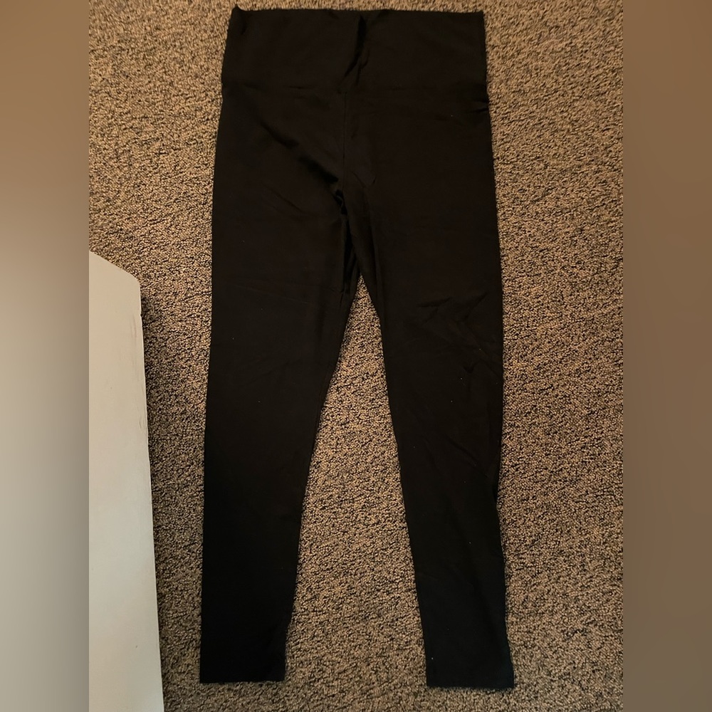 black workout leggings